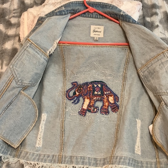 🐘NWOT Gorgeous and Super Cool Elephant Embroidered Jean Jacket XS🐘 - Picture 5 of 9
